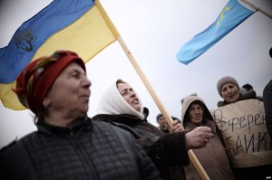 Татарские женщины в Крыму на проукраинской демонстрации. Илинка, 14 марта 2014 года.