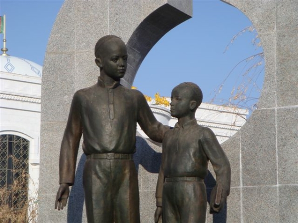 Памятник братьям С.Ниязова