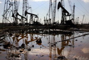 Нефтяные поля в окрестностях БакуФото: Младен Антонов / AFP