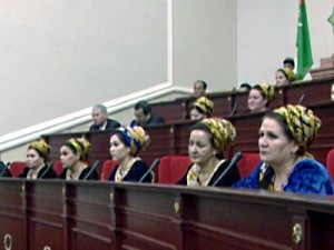 Женская часть депутатов туркменского парламента